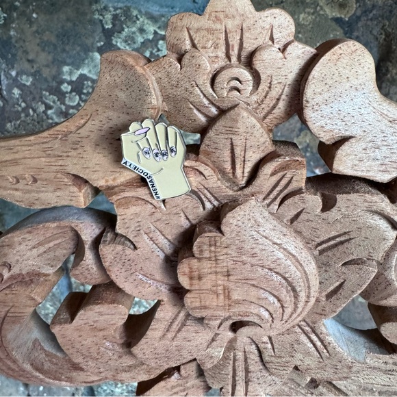 Nena & Co. Accessories - Nena & Co #NenaSociety Hand Pin